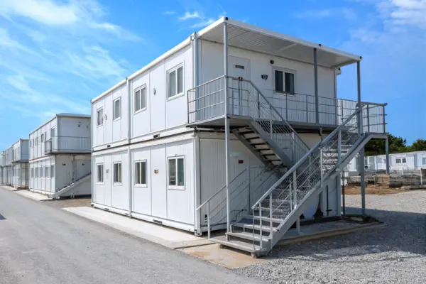 Bases de vie multi-modules et empilables pour chantier – solutions modulaires empilables signées France Modulaire